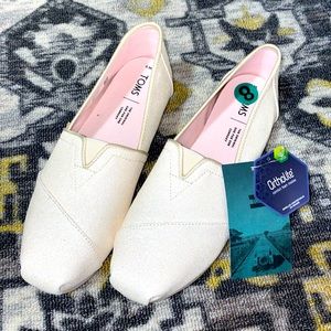 NWT White Glitter OrthoLite TOMS size 8